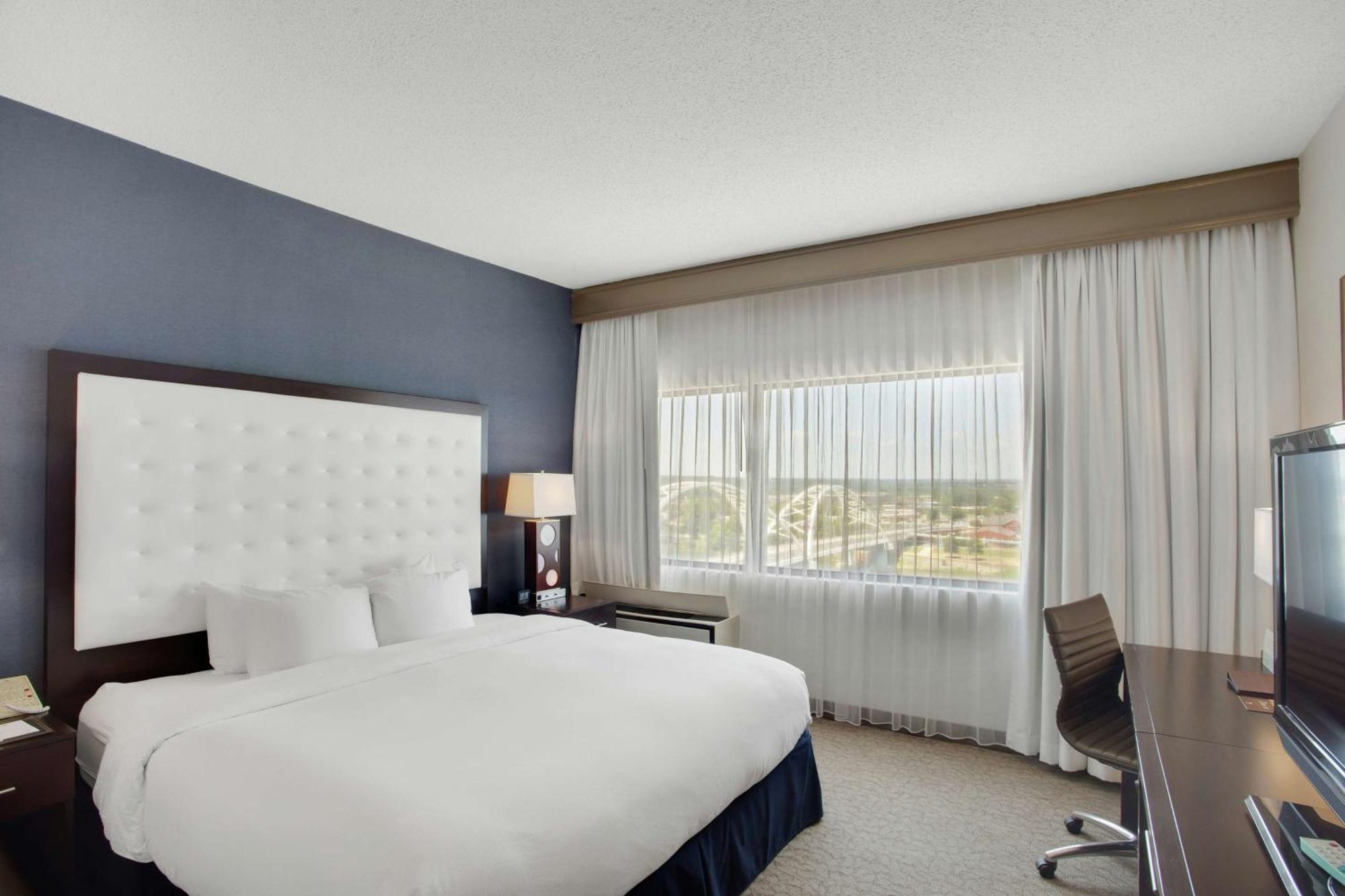 Doubletree By Hilton Little Rock Hotel Exterior photo